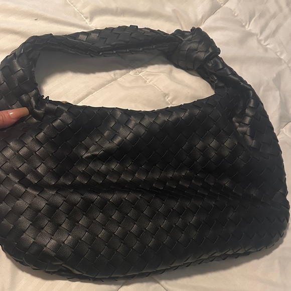 Elegant Black Woven Women's Bag - Picture 5 of 5